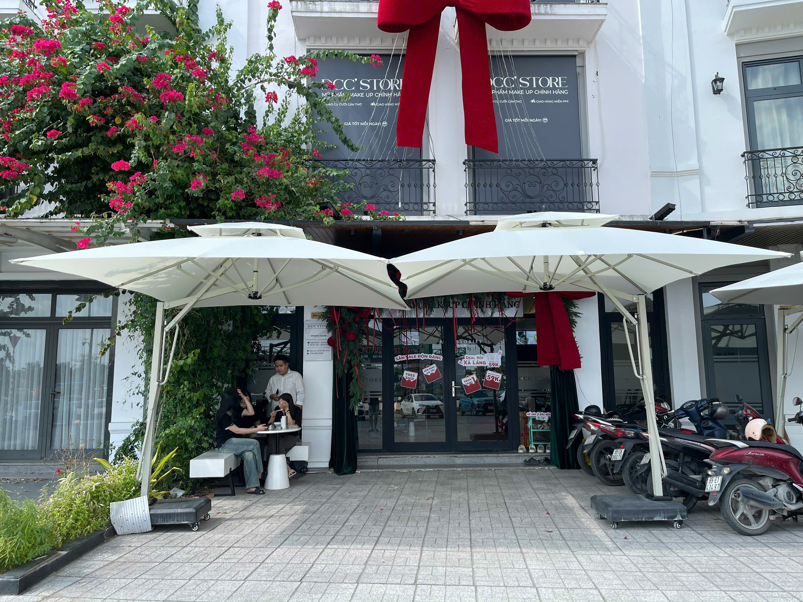 Dù Vuông Lệch Tâm 3x3m Linh Hoạt Cho Quán Cafe Nhỏ Và Gian Hàng