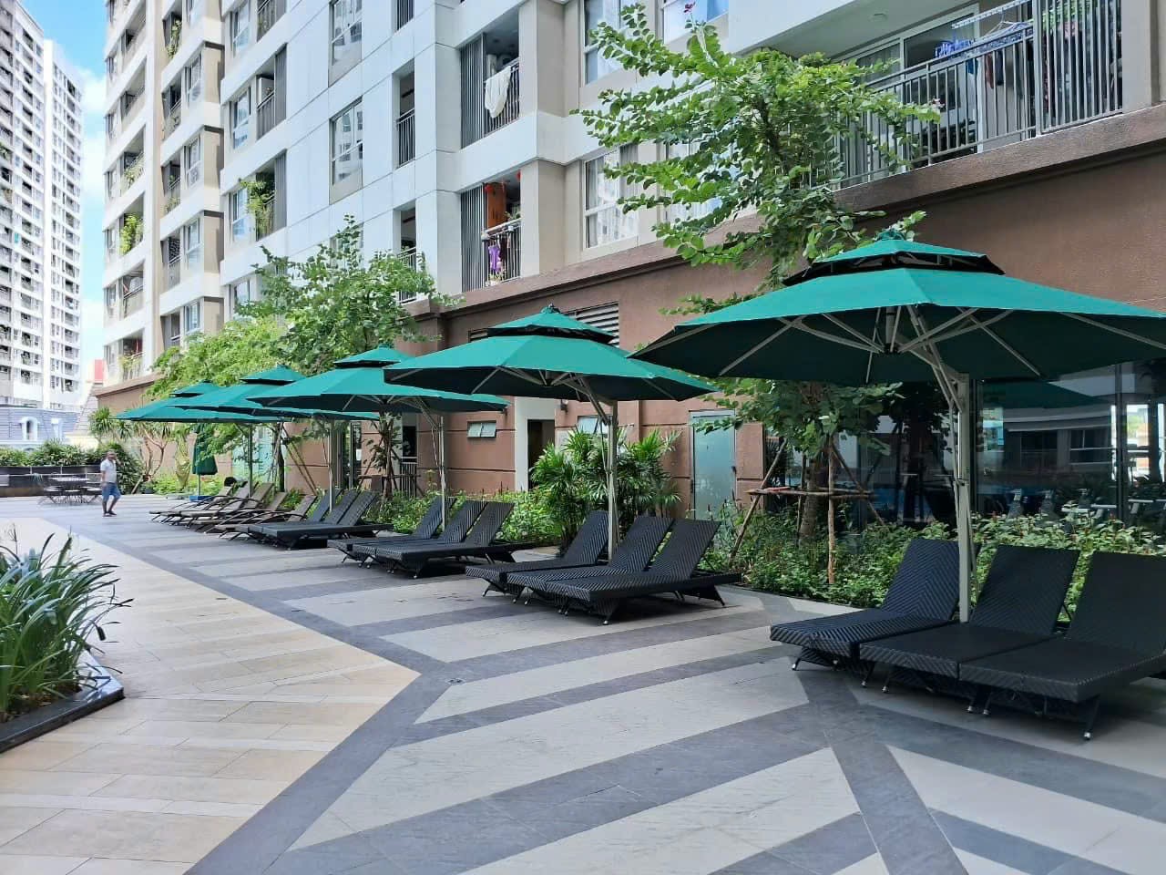 Dù tròn lệch tâm 3.5m hai tầng – Mẫu cổ điển cho sự kiện và bãi biển