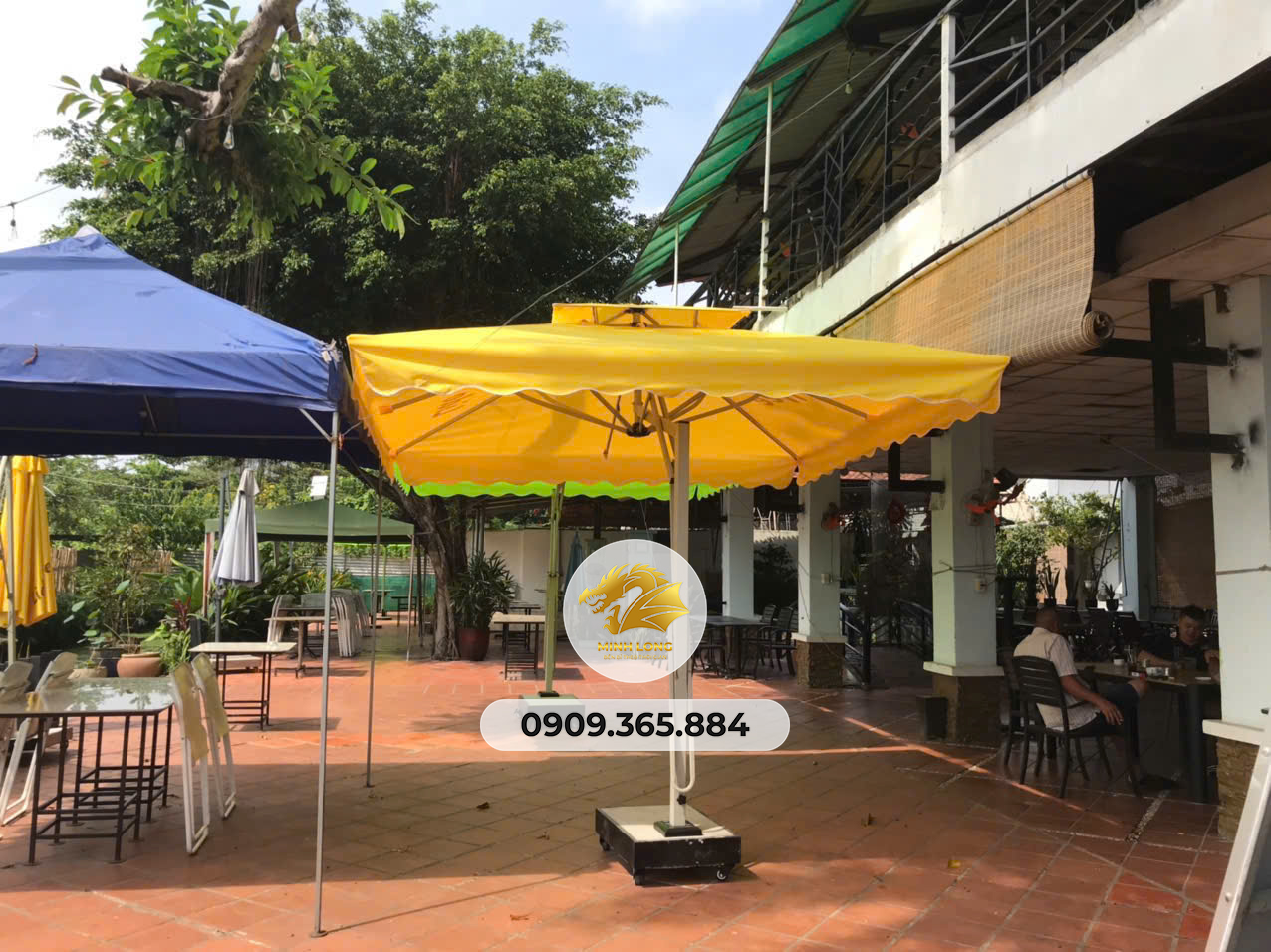 Vai Trò Của Dù Quảng Cáo Cho Quán Trà Sữa