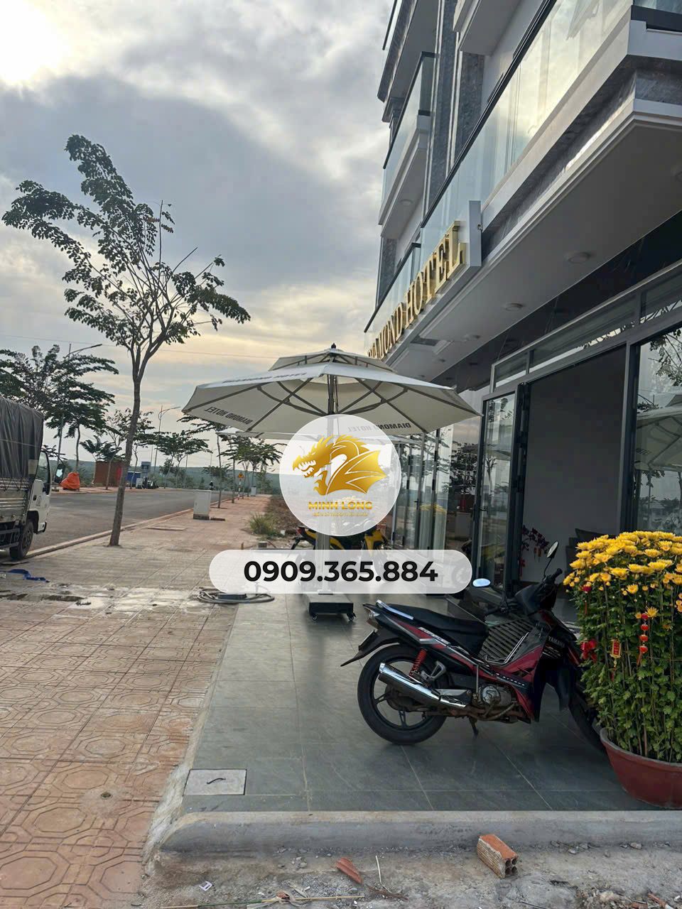 Vì sao nhiều người nghi ngờ độ bền của dù quảng cáo ngoài trời